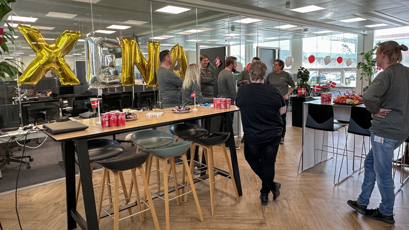 Se, hvordan vi selv fejrede EG Xenas fødselsdag